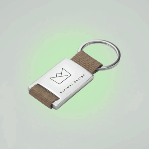 Llavero metálico con tira de color en poliéster